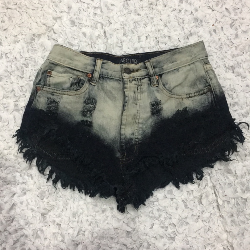 Distressed hombre denim jeans